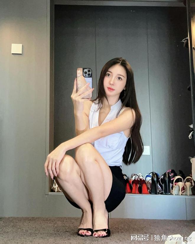 白背心搭配黑短裤绝了清新优雅时尚美观凯发k8国际个儿太高不蹲拍不全呀！(图8)