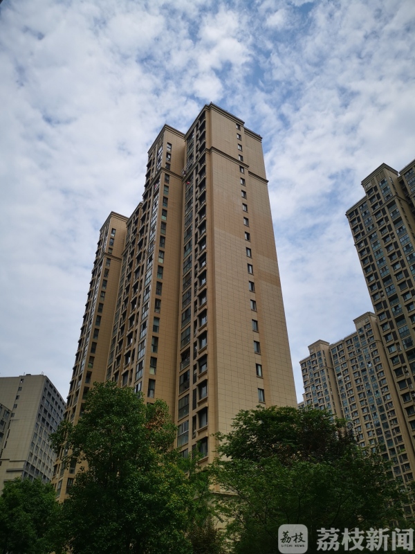 患高层户外的晾衣架该去该留？马德里竞技携手K8存坠落隐(图3)