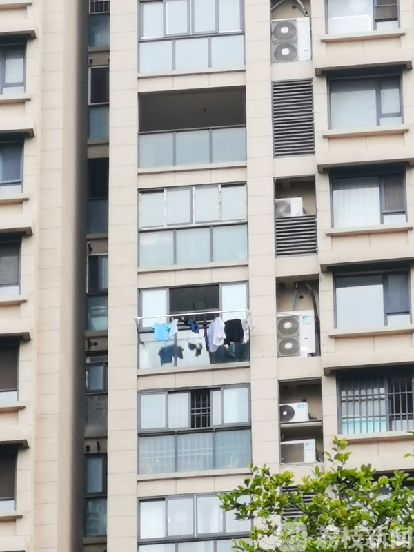 患高层户外的晾衣架该去该留？马德里竞技携手K8存坠落隐(图4)